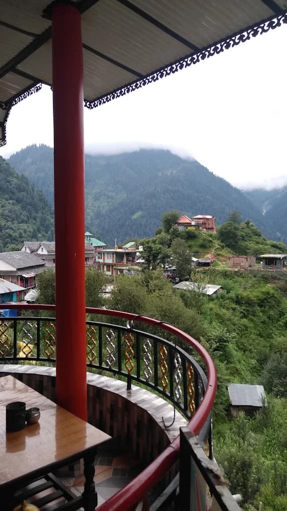 Mystic mountain mist rolling through Tosh